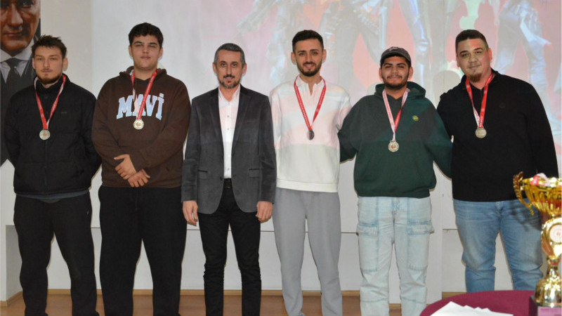 Gölhisar’da E-Spor Rüzgarı: E-Spor Turnuvası’nda kupa sahibini buldu! 