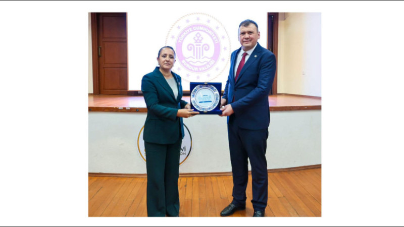 Özel İdare’de Yeni Dönem Asım Ertilav’a Plaket Verildi