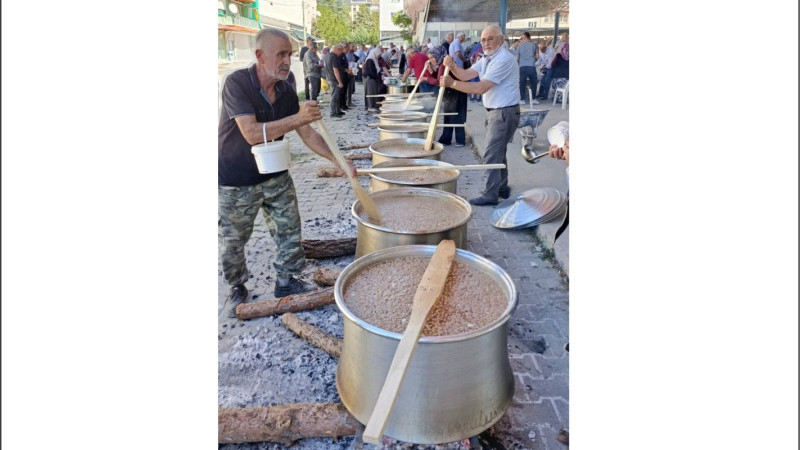 Pazar Mahallesi'nde Geleneksel Aşure Bereketi
