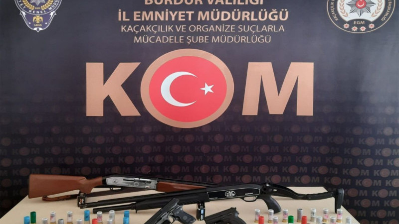 Operasyonda Silah ve Tarihi Eser Ele Geçirildi